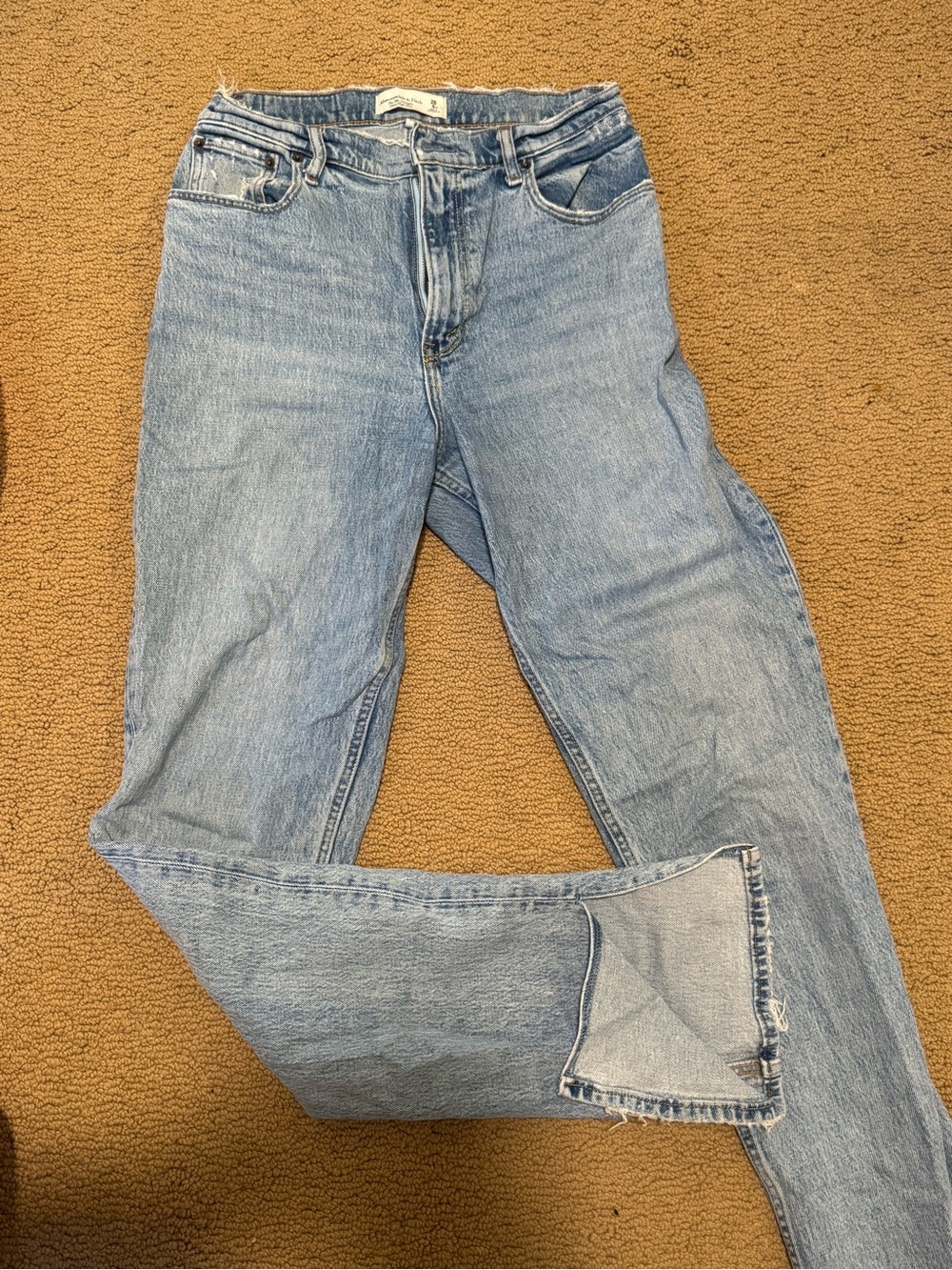 Abercrombie & Fitch Curve Love 90s Straight w/ split bottom hem
